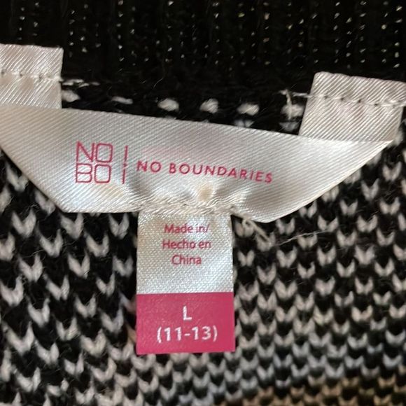 Skull Vest  - Picture 2 of 4